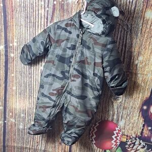 Carters Camouflage Baby   unisex Snowsuit with Ears So cute Sz 6-9 months